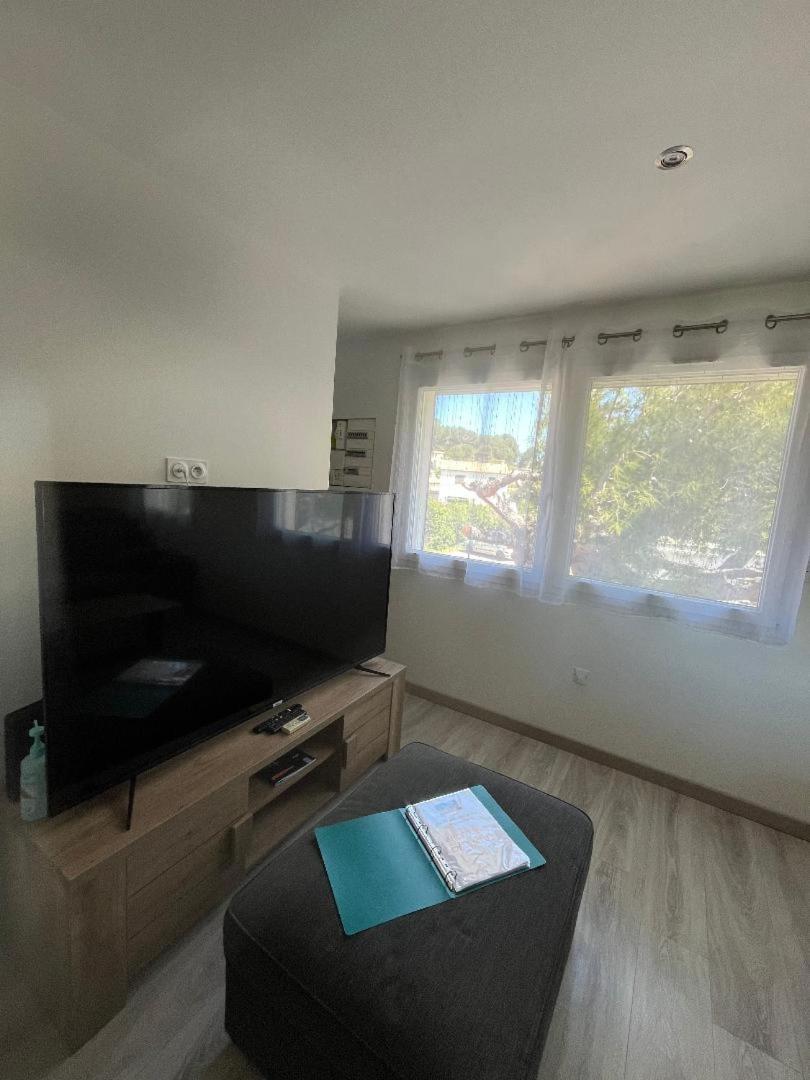 Apartment Chez Nico - 100 M Plages - Clim - Jardin - Parking - Quartier Calme Saint-Chamas